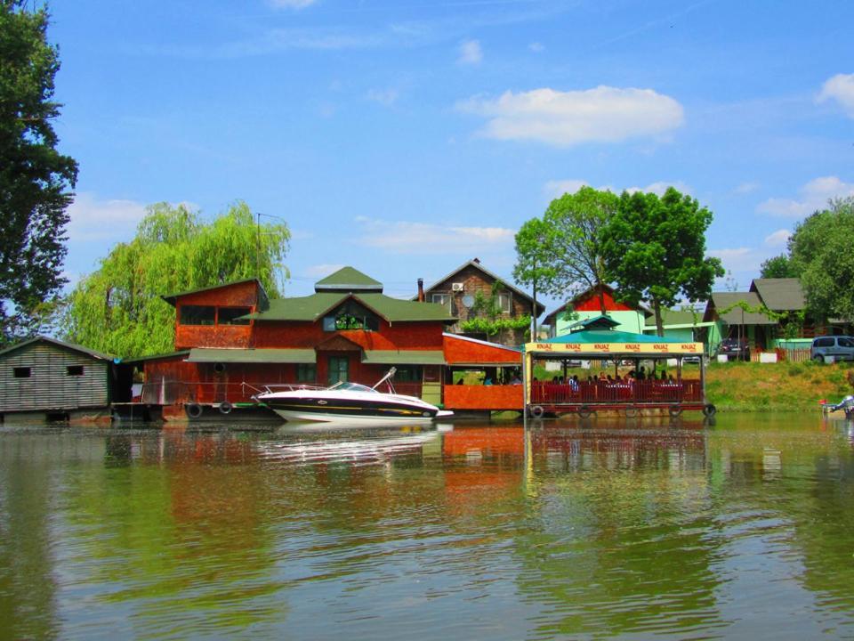 Villa Danube Fairy Futog Esterno foto